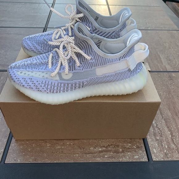 Yeezys statics main image 5